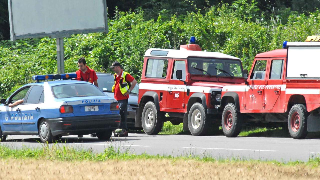 Una pattuglia della polizia impegnata in delle ricerche (foto d'archivio)