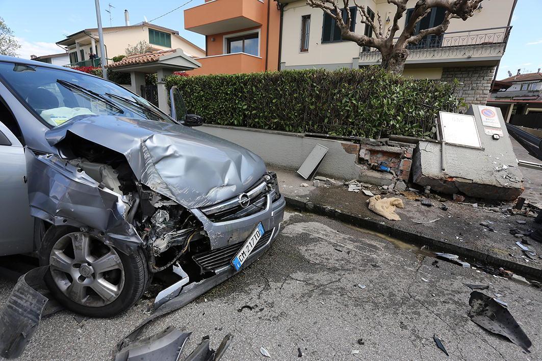 L'auto che ha avuto l'incidente a Pagnana