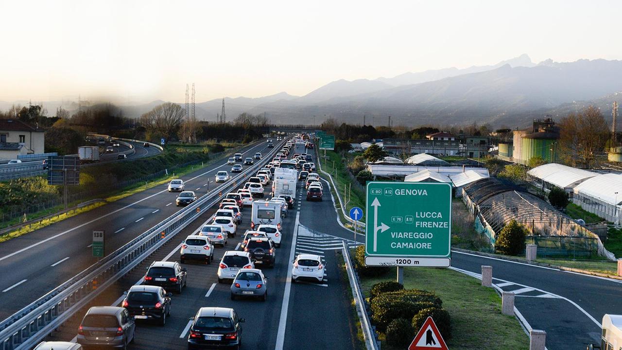 Traffico sull'autostrada in direzione Genova