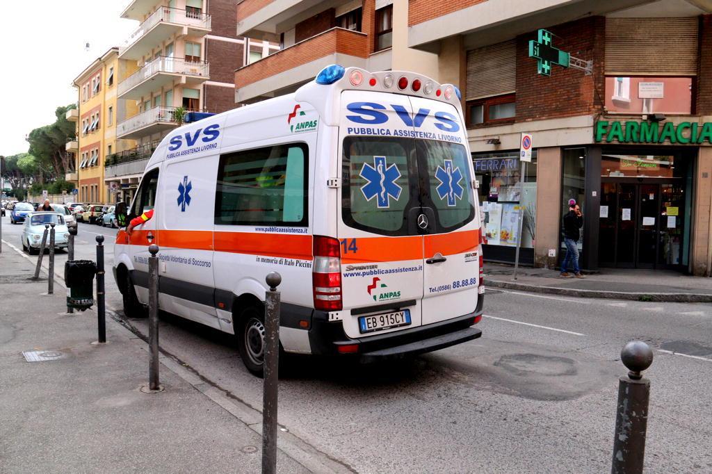 Un'ambulanza (foto di archivio)