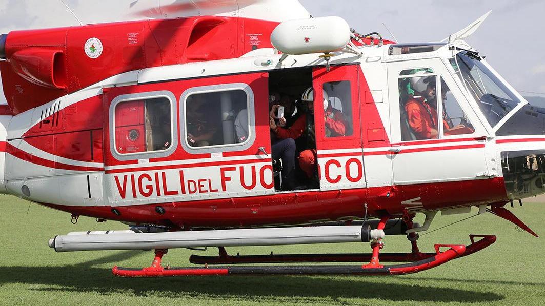 Un elicottero dei vigili del fuoco (foto archivio)