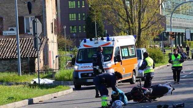 Le testimonianze e i dubbi sull'incidente. Ma quel semaforo era rosso?