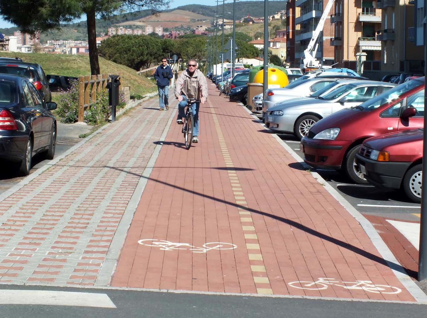 La pista ciclabile di via Amendola