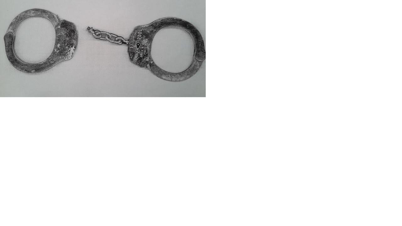 Le manette d'acciaio rotte da Pinto Osamwengie
