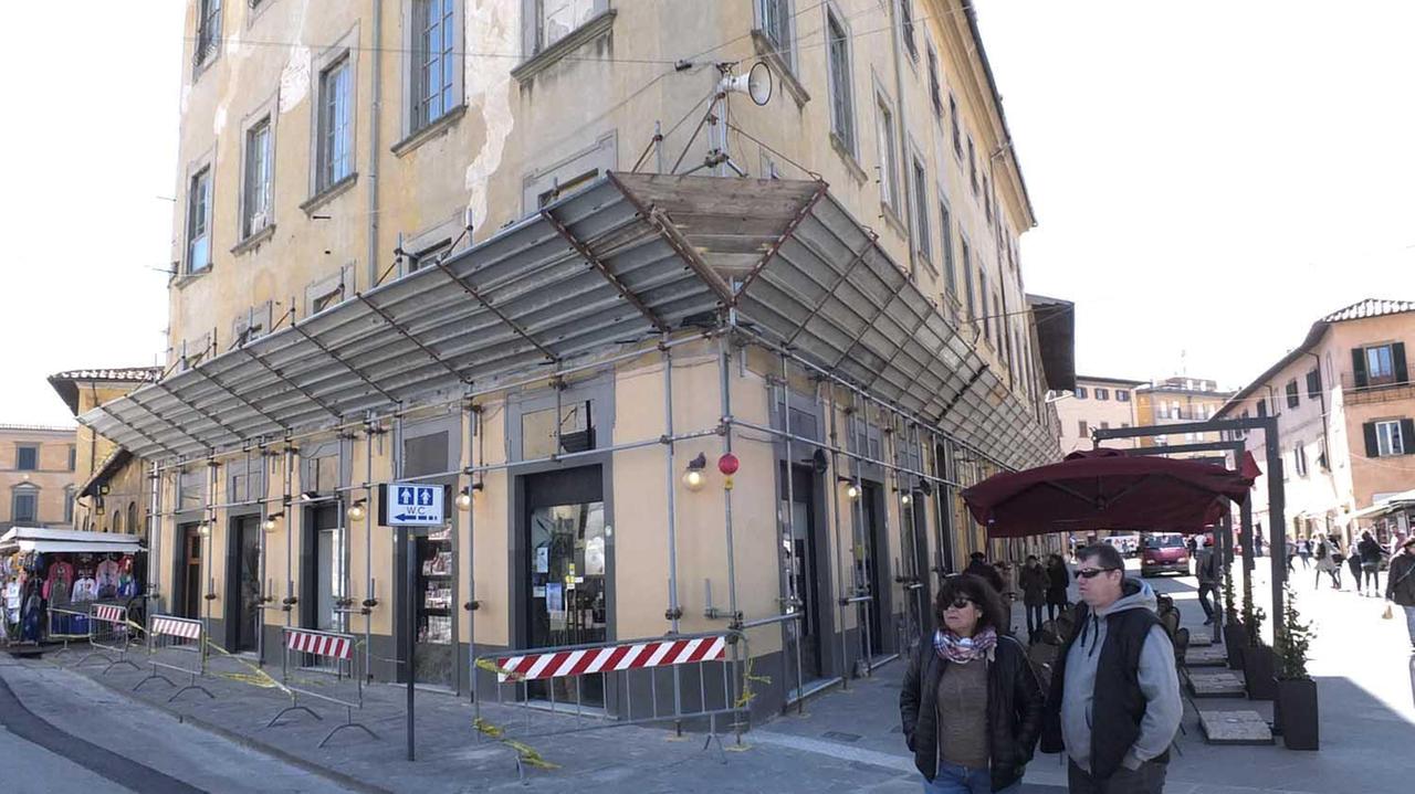 Le protezioni al palazzo dei Trovatelli