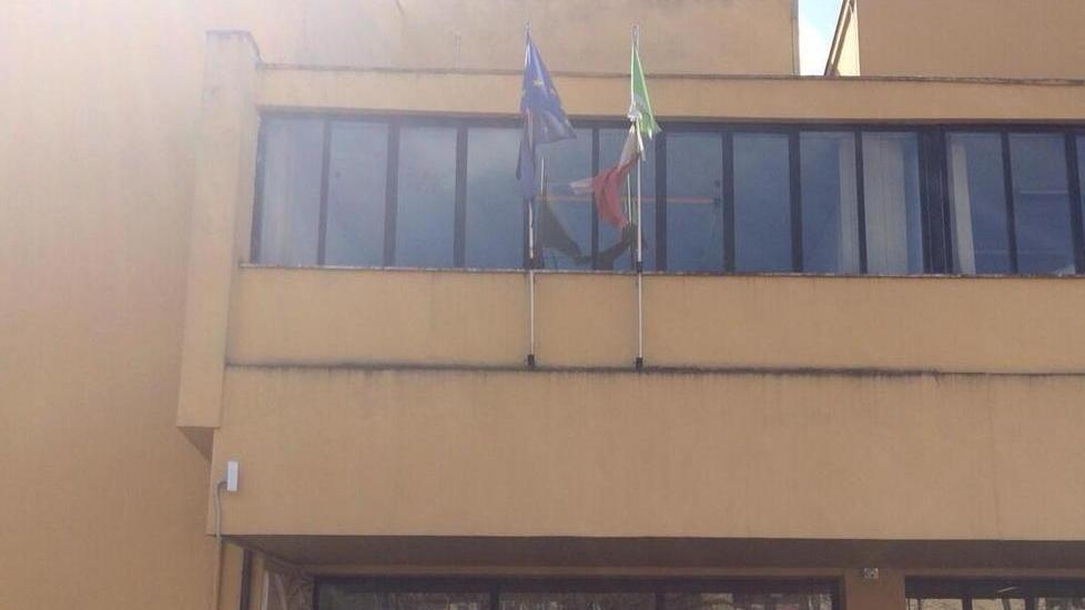 Bandiere rotte davanti all’anagrafe