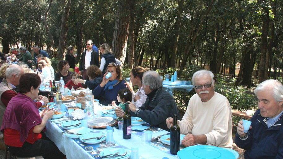 Torna la maxi-tavolata per Castiglioncello