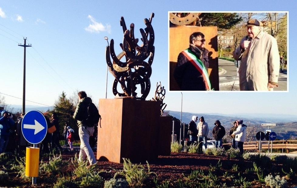Il benvenuto lo dà una scultura di Spoerri 