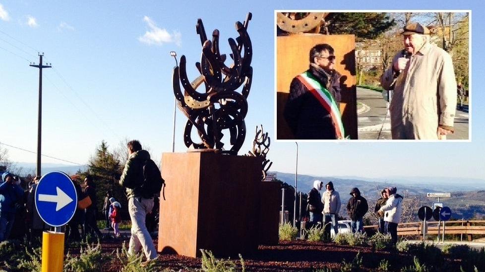 Il benvenuto lo dà una scultura di Spoerri