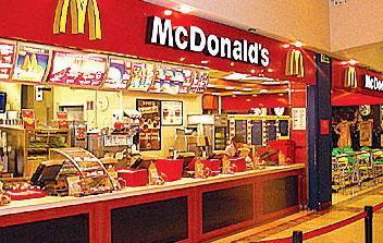 Picchiano il cassiere del Mc Donald’s 