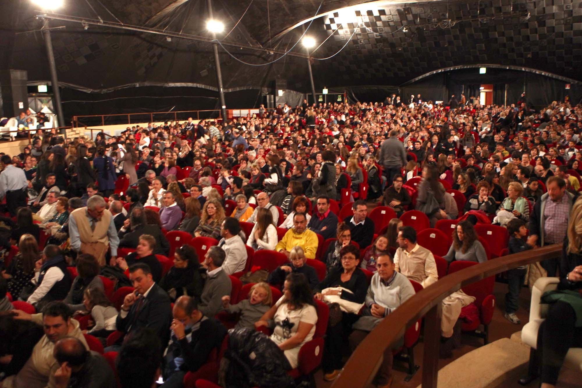 Un'immagine della platea del Teatro Verdi