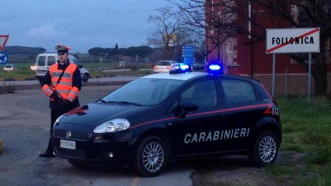 Calci e pugni ai carabinieri dopo le minacce di morte