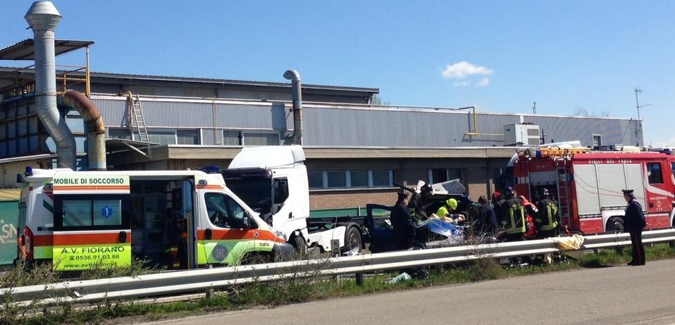 Furgone contro tir: è grave un 32enne Pedemontana in tilt 