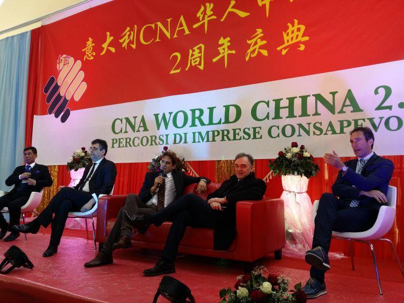 Il vice presidente della Cna Wang Liping, l'assessore Simone Faggi, il presidente di Cna Claudio Bettazzi, il presidente della Regione Enrico Rossi e il responsabile dei controlli per la Regione Renzo Berti