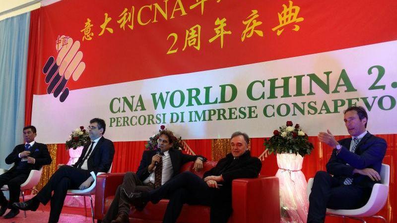 Il vice presidente della Cna Wang Liping, l'assessore Simone Faggi, il presidente di Cna Claudio Bettazzi, il presidente della Regione Enrico Rossi e il responsabile dei controlli per la Regione Renzo Berti