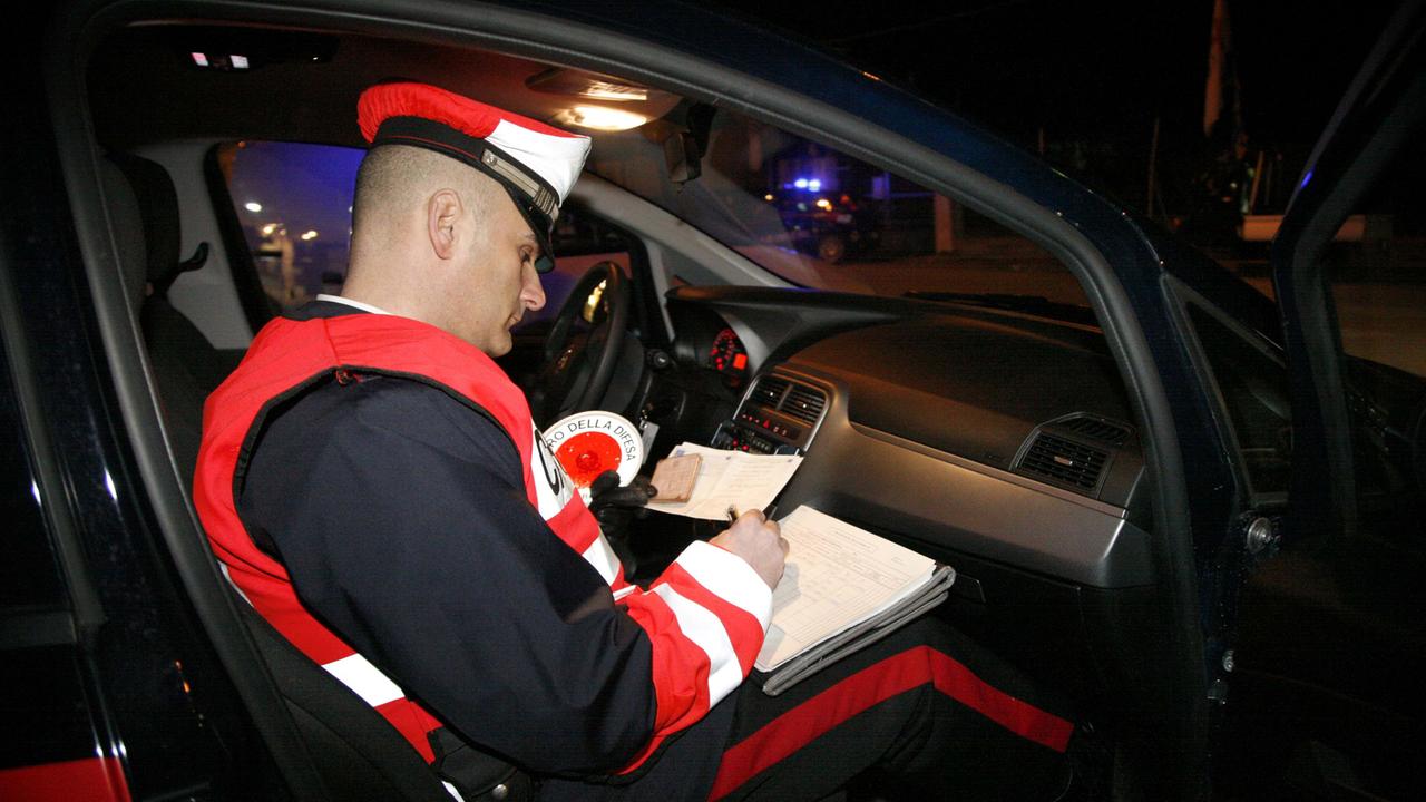 Blindato che trasporta oltre un milione di euro in panne per un guasto nella notte