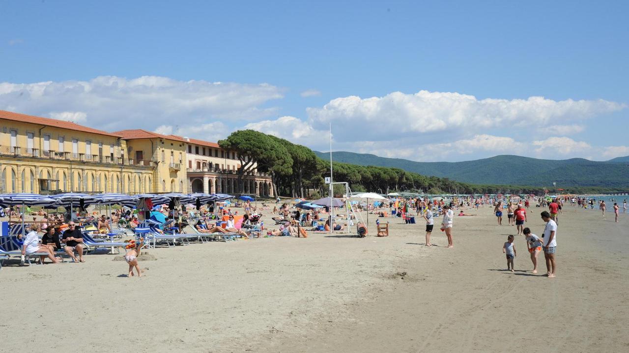 La spiaggia davanti alla Colonia marina di Follonica