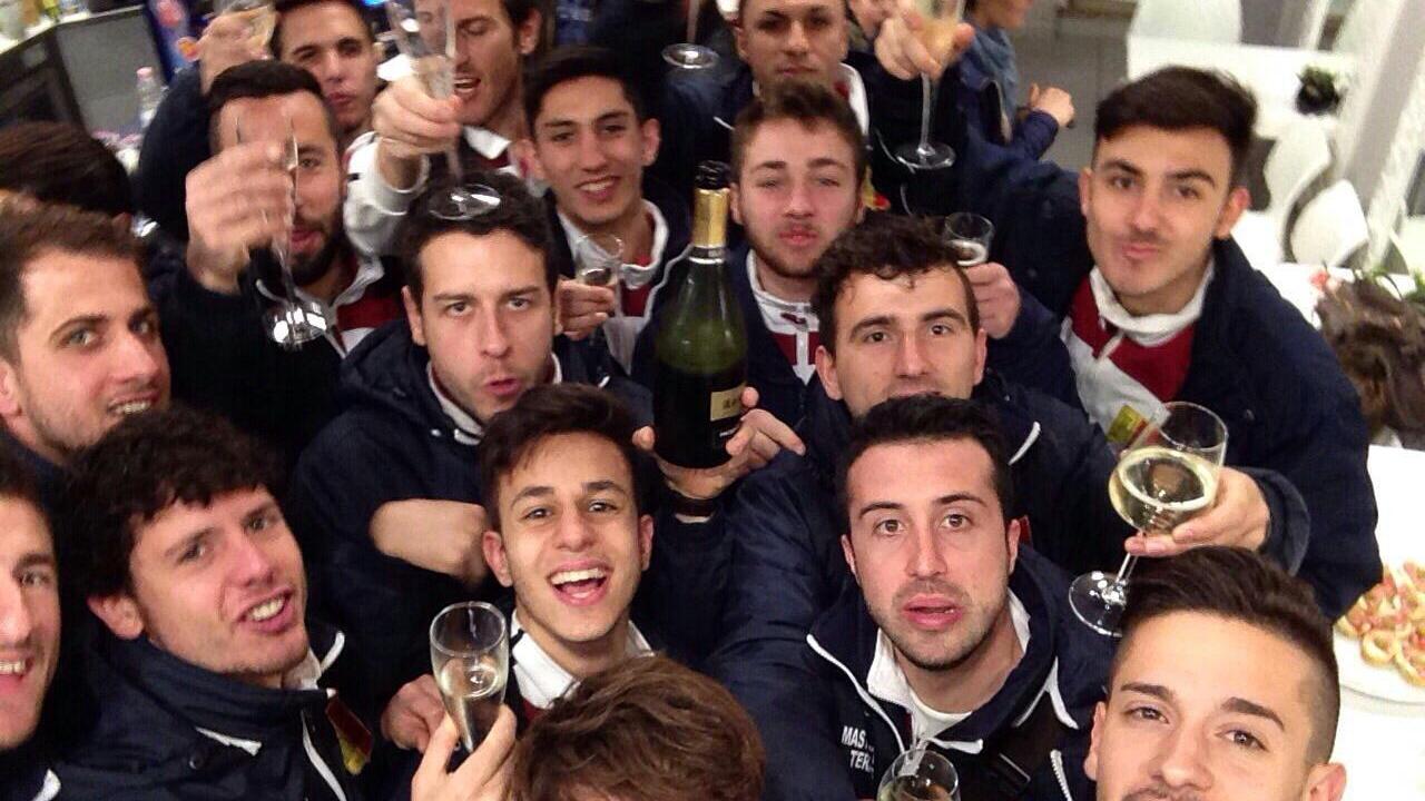 Il selfie della vittoria dei giocatori del Gambassi