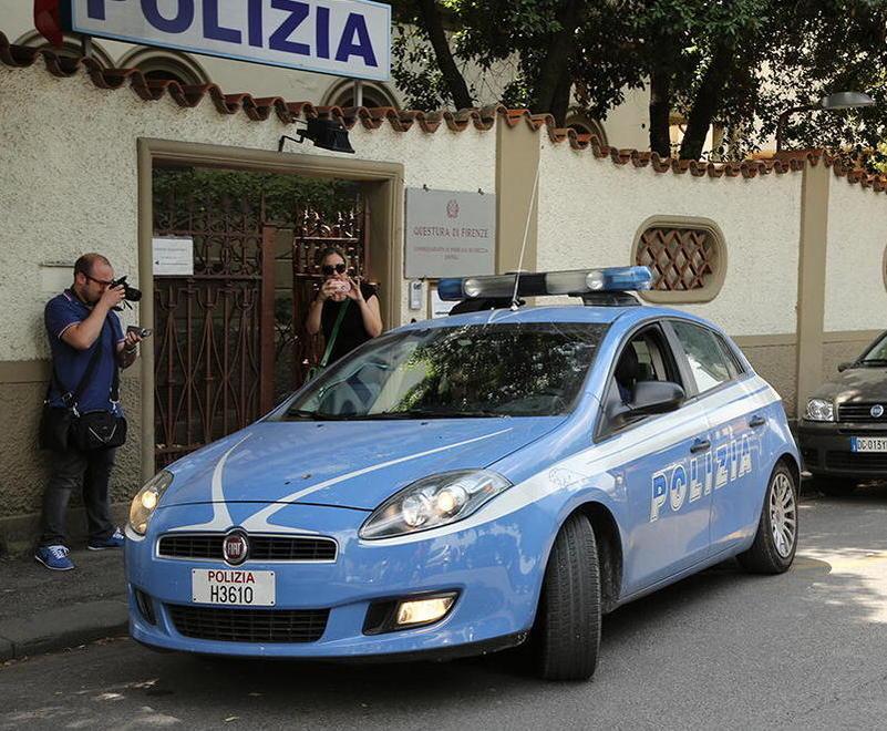 Non si ferma all’alt, inseguito e arrestato