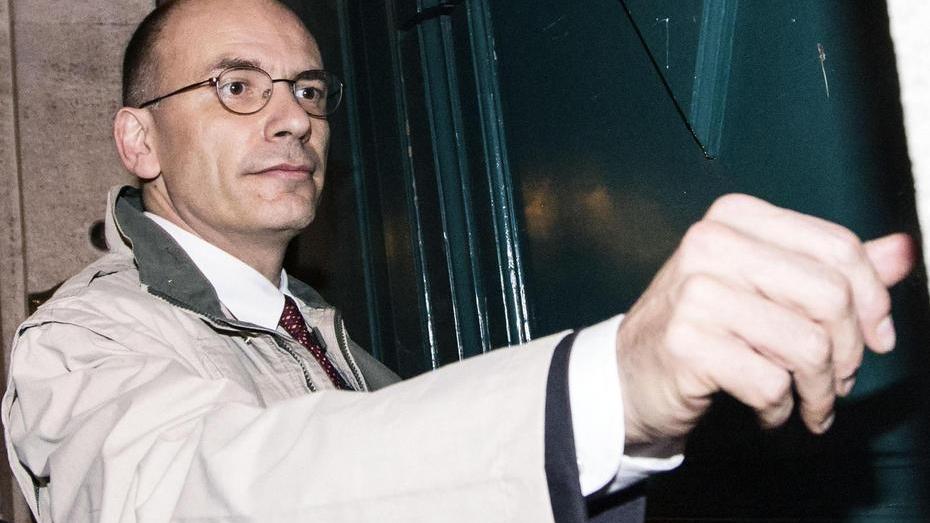 L’ex premier Letta offeso fuori dal ristorante