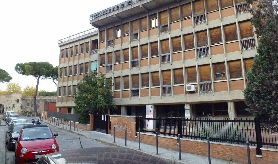 Invenduti i palazzi di via Zamenhof 