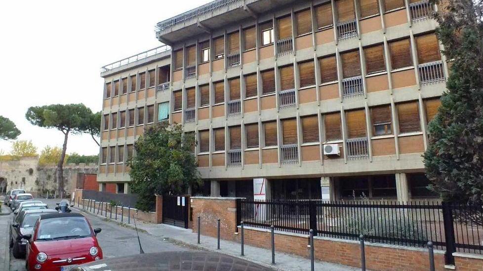 Invenduti i palazzi di via Zamenhof