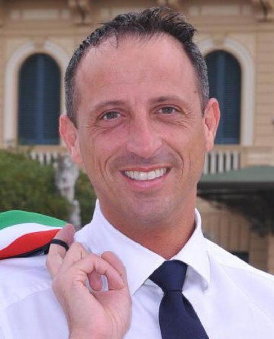 Santini si presenta «Salverò Viareggio con capitali privati»