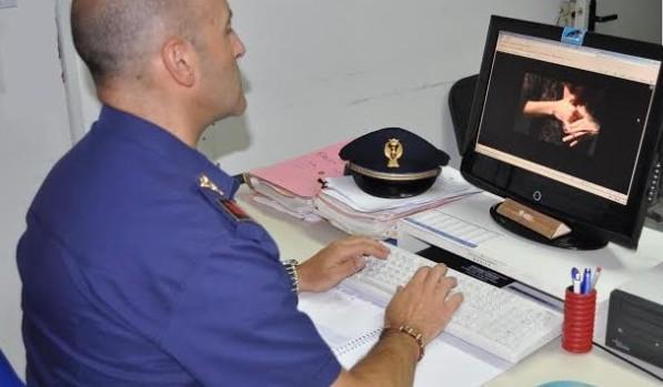 Stalker finisce a processo 8.549 sms all’ex moglie 