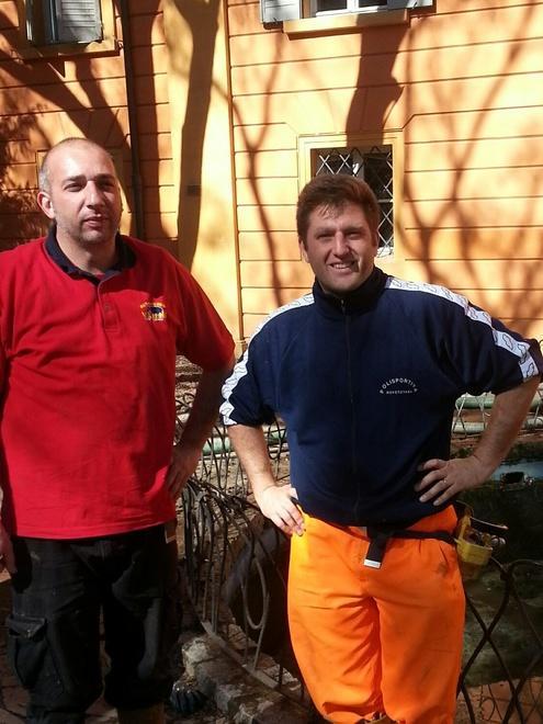Vasca dei pesci piena di rifiuti «Segno della maleducazione»