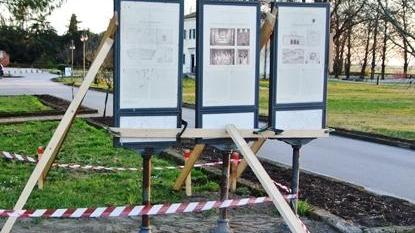 Sistemati i cartelli fatti cadere dal forte vento