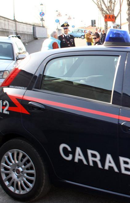 Ruba l’auto al vicino. «Volevo fare un giro» 