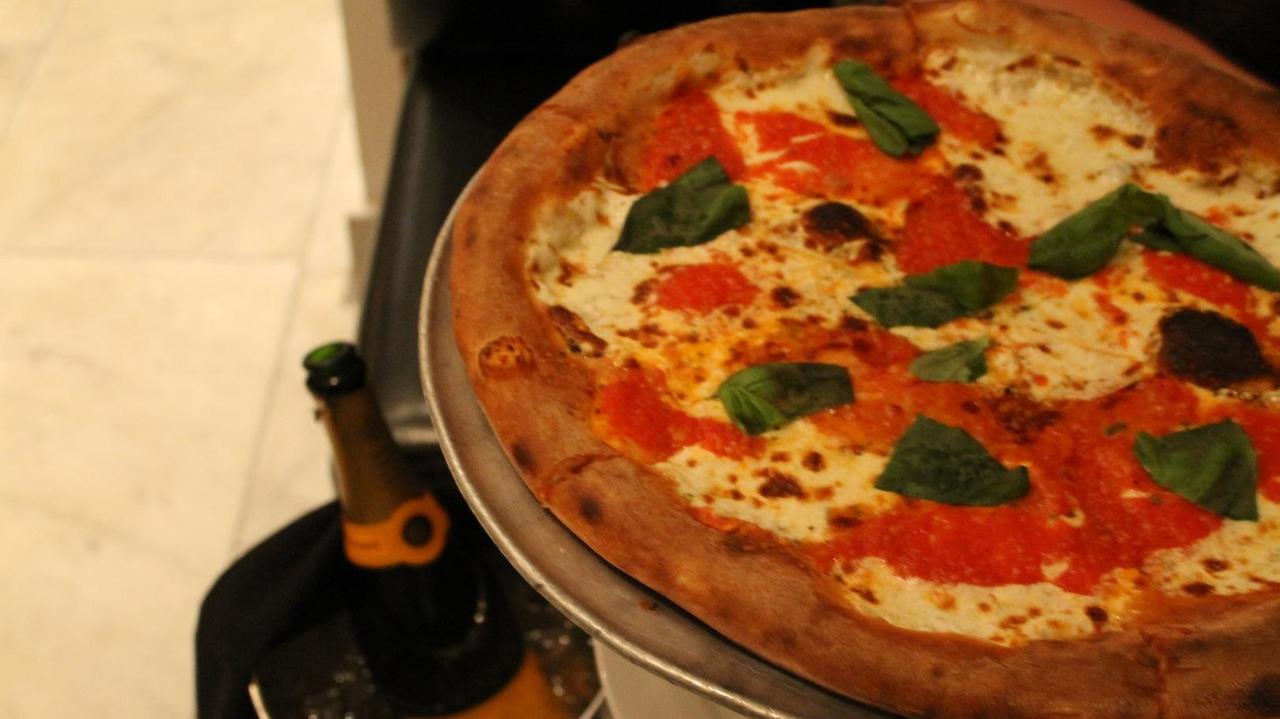 Pizza e champagne, l'Alberica è très chic