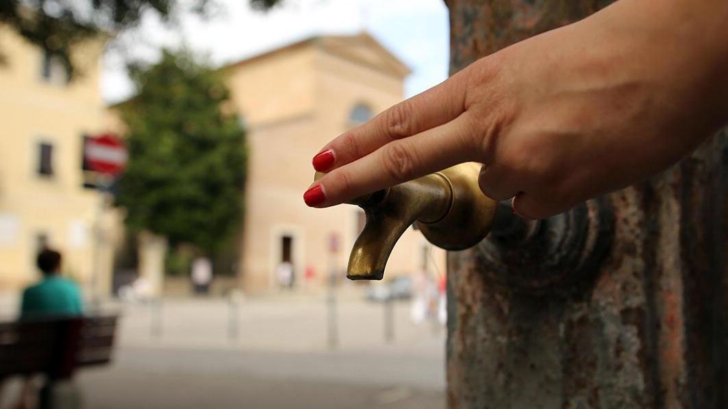 Si rompe la dorsale, via l'acqua in ventitré comuni