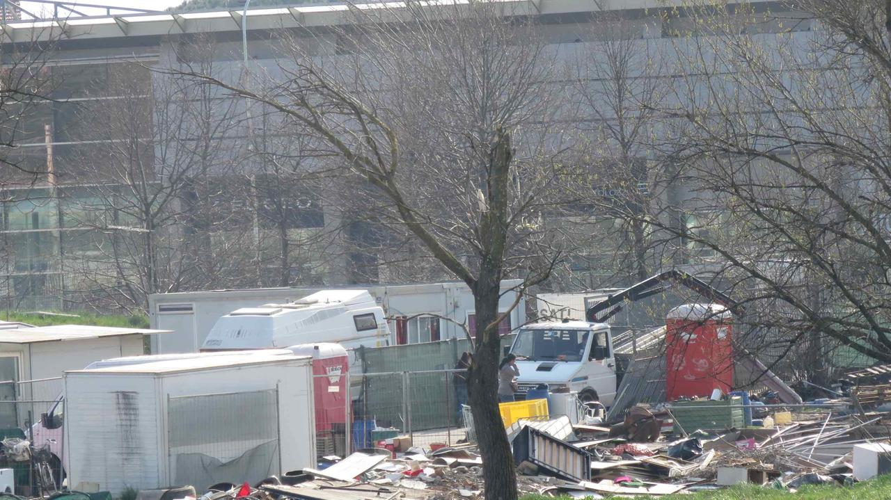 Il campo nomadi di viale Marconi a Prato smantellato