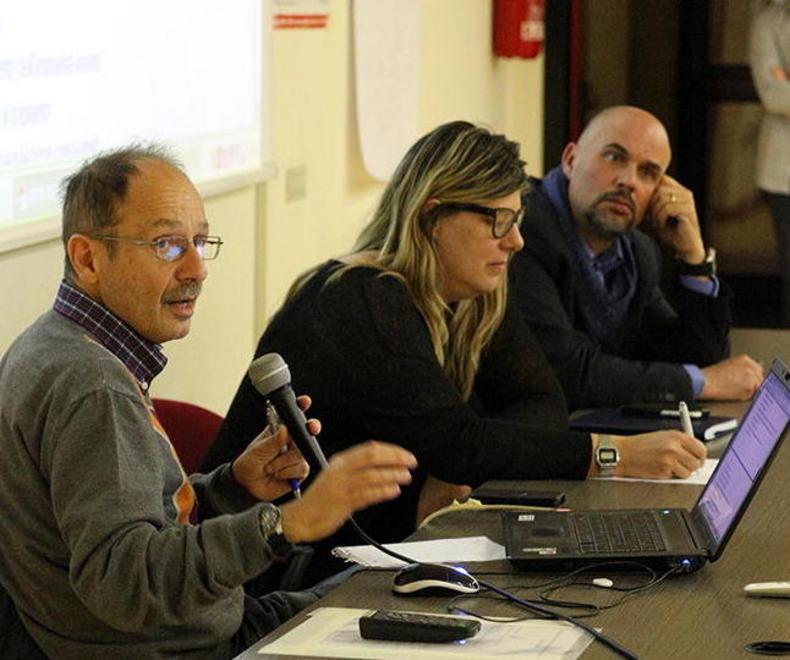 Ansia, paura e dubbi riversati nell’auditorium In duecento all’incontro 
