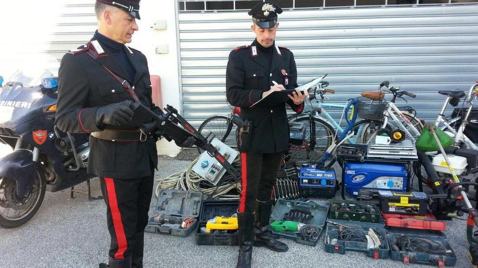 Sorpreso in auto col rame rubato in casa ne aveva otto quintali