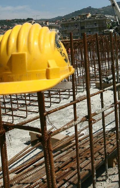 Elicottero fa scoprire abuso edilizio 