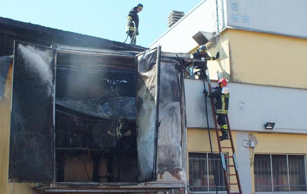 Sigma, in fiamme i motori del frigo 