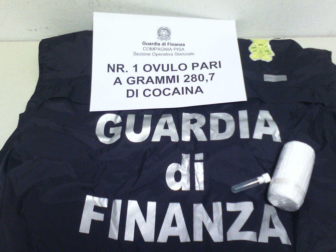 L'ovulo di cocaina sequestrato dalle Fiamme Gialle