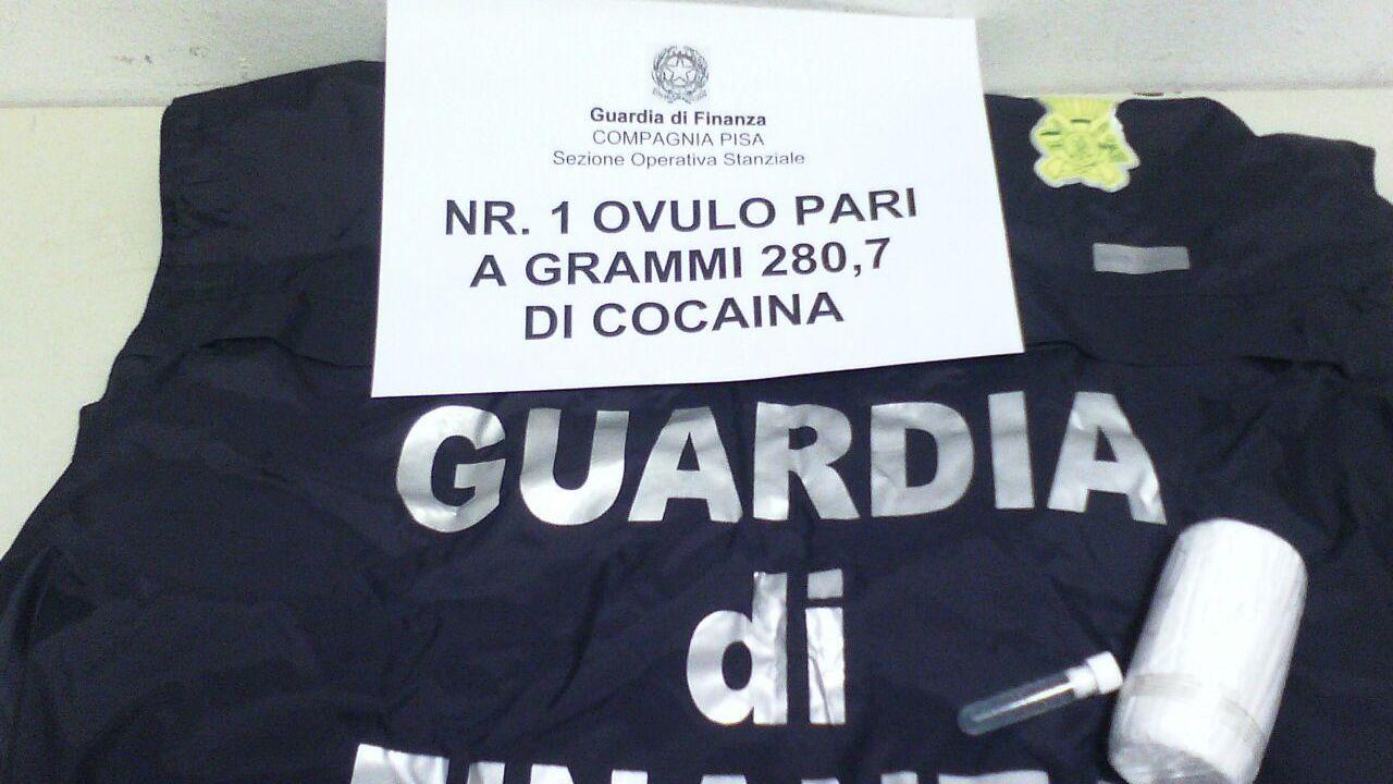 L'ovulo di cocaina sequestrato dalle Fiamme Gialle