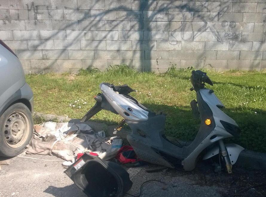 Un cimitero di automobili a ridosso delle Melorie 