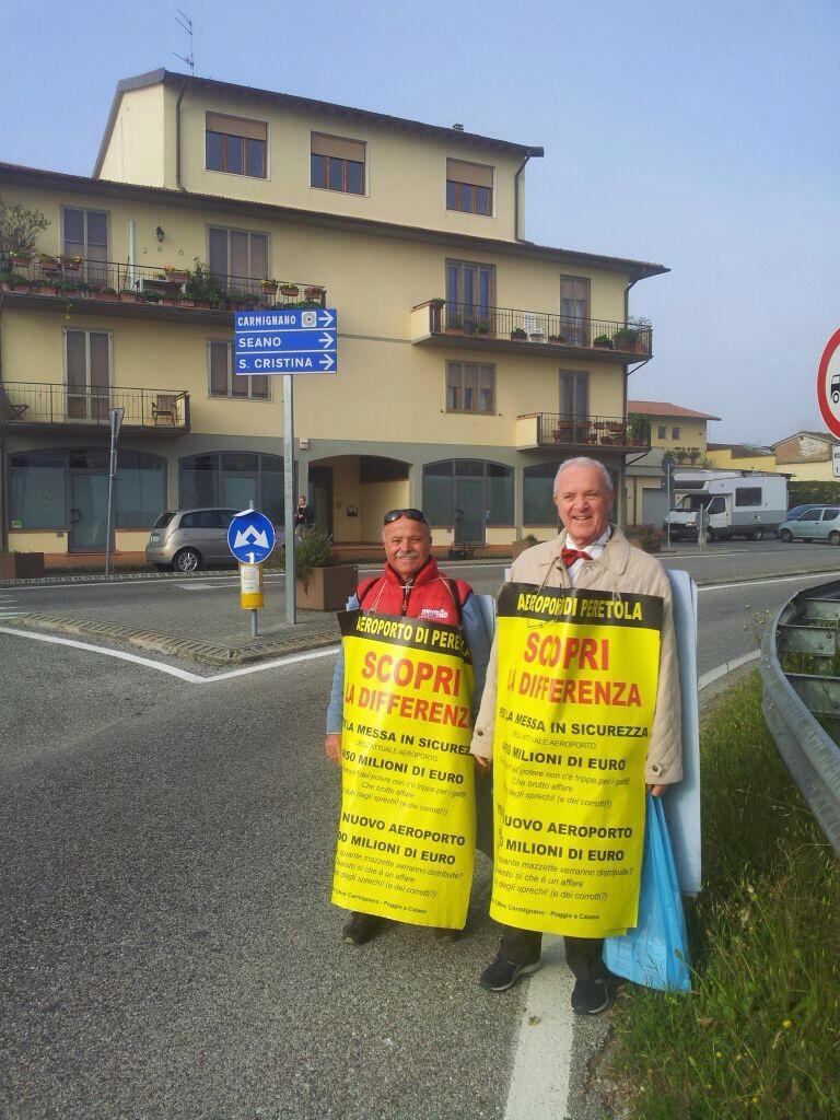 La protesta di Alessandro e Paolo Cintolesi del Comitato Oltre