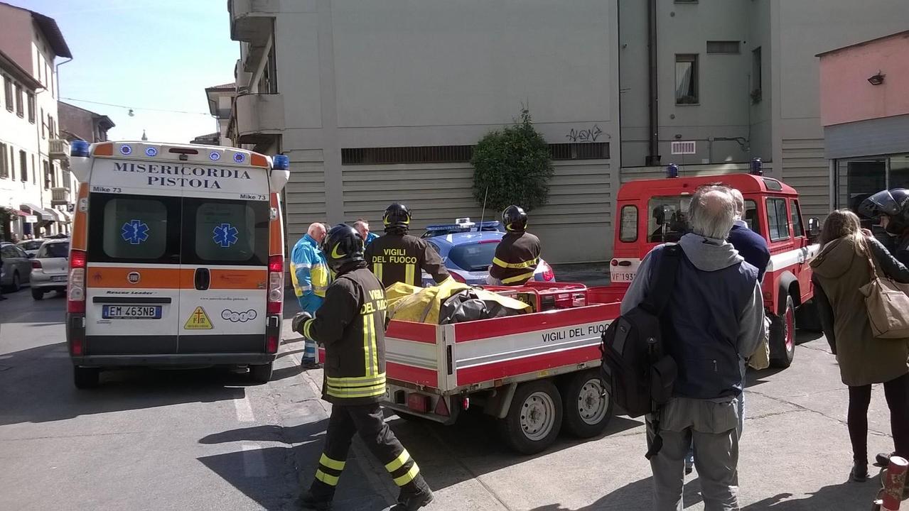 Mezzi di soccorso e forze dell'ordine in Porta Lucchese