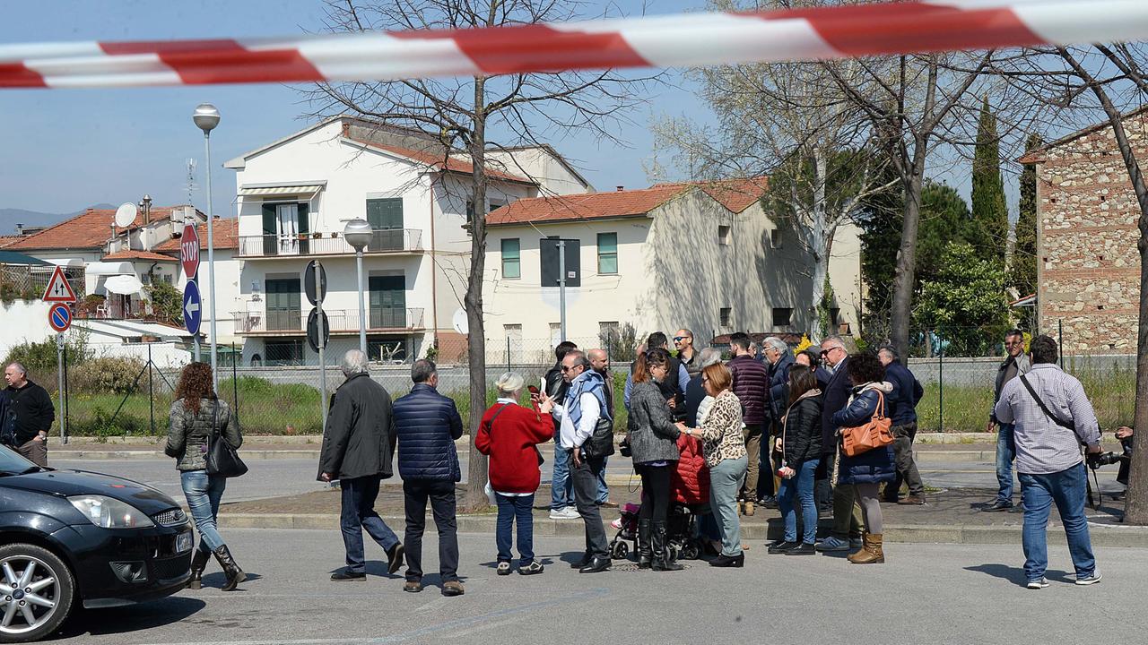 In cinquanta alla protesta contro gli abusivi del parcheggio