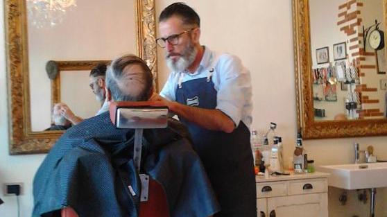 Barba, capelli e un po' di corsa: ecco la maratona di Massa