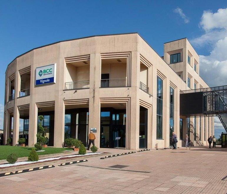 Bcc, aumentano i soci e gli utili Ma l’economia resta depressa 