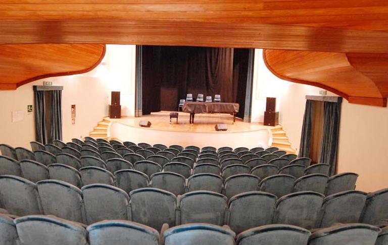 Fiori d’arancio sul palco del teatro Verdi 
