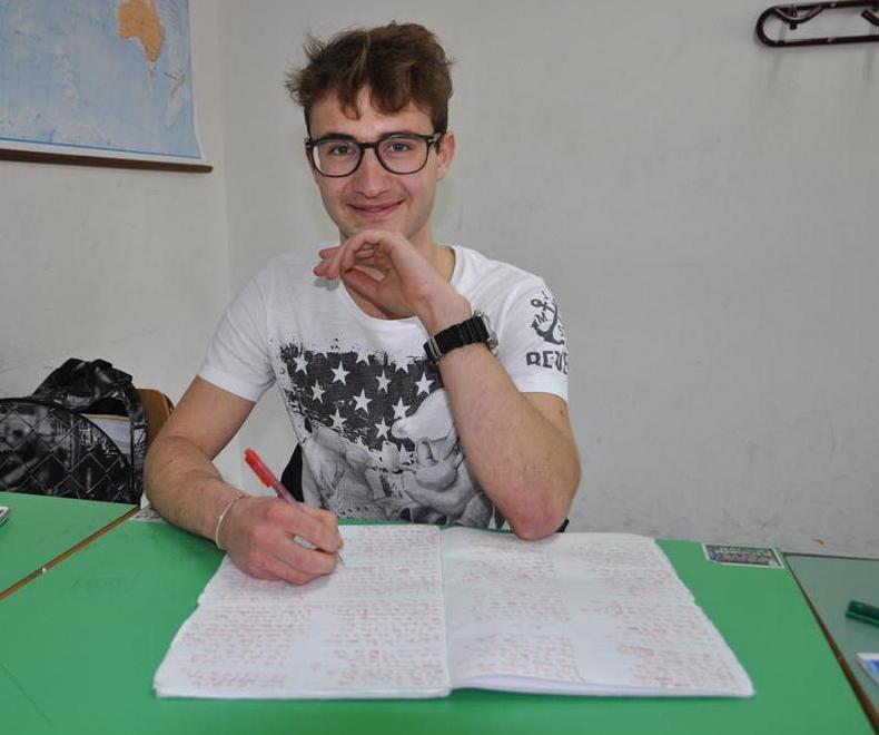 Samuele, il dantista che scrive in terzine ed endecasillabi 