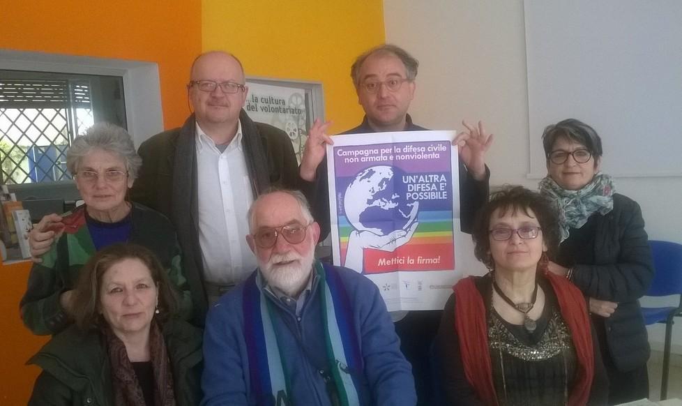 Via alla raccolta di firme per la difesa non violenta