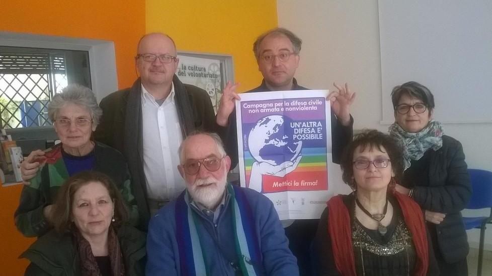 Via alla raccolta di firme per la difesa non violenta